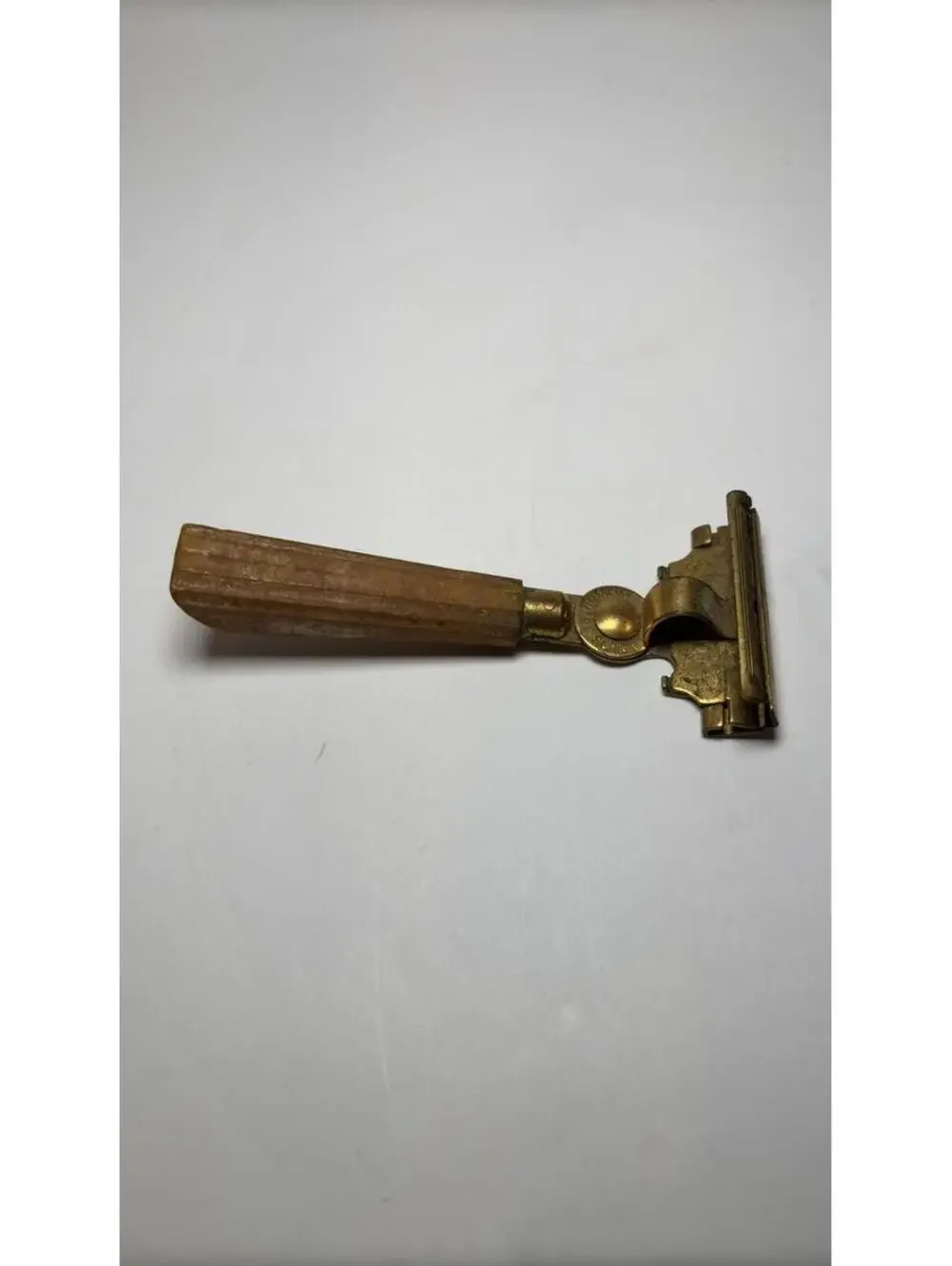 Vintage EVERSHARP / SCHICK Butterscotch Bakelite Handle Razor 1940s